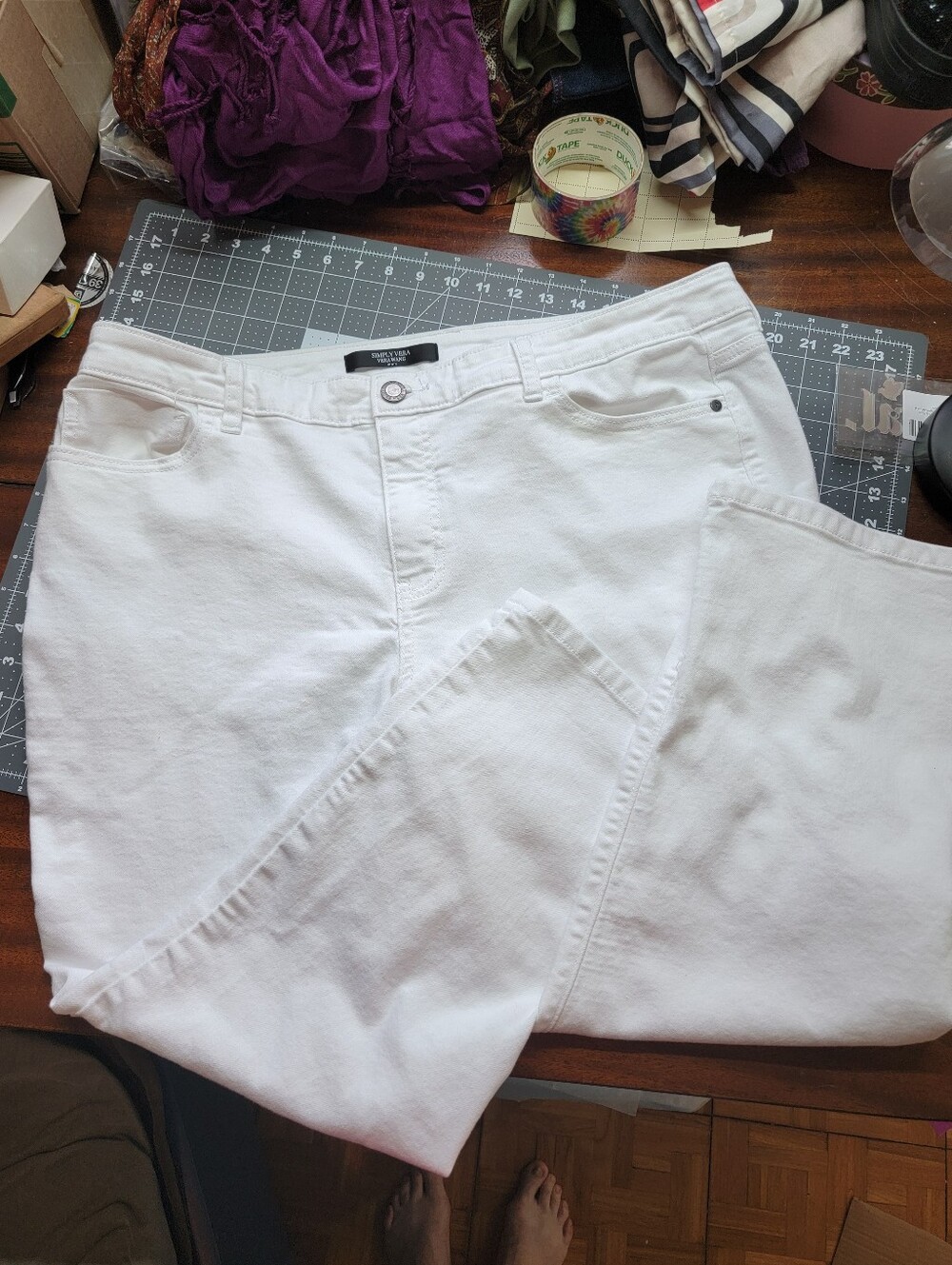 Simply Vera Vera Wang White Capri Mid Rise Jeans